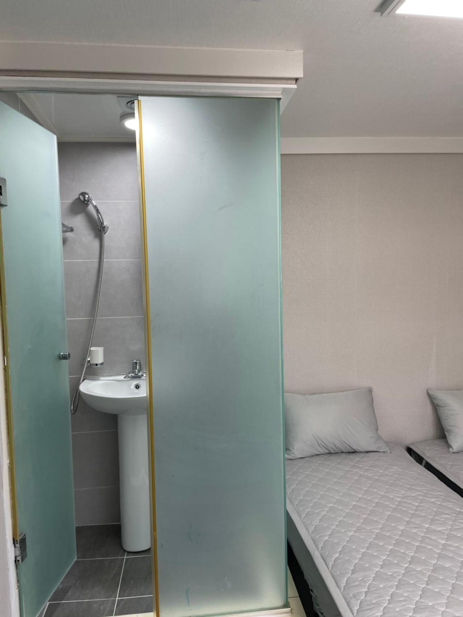 Female Only - Coco Stay Jongno Hyehwa Station Seoul Bilik gambar